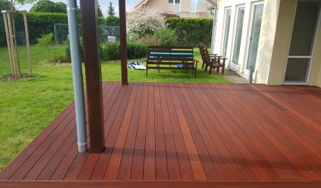 Dřevěná terasová prkna a WPC Silvadec